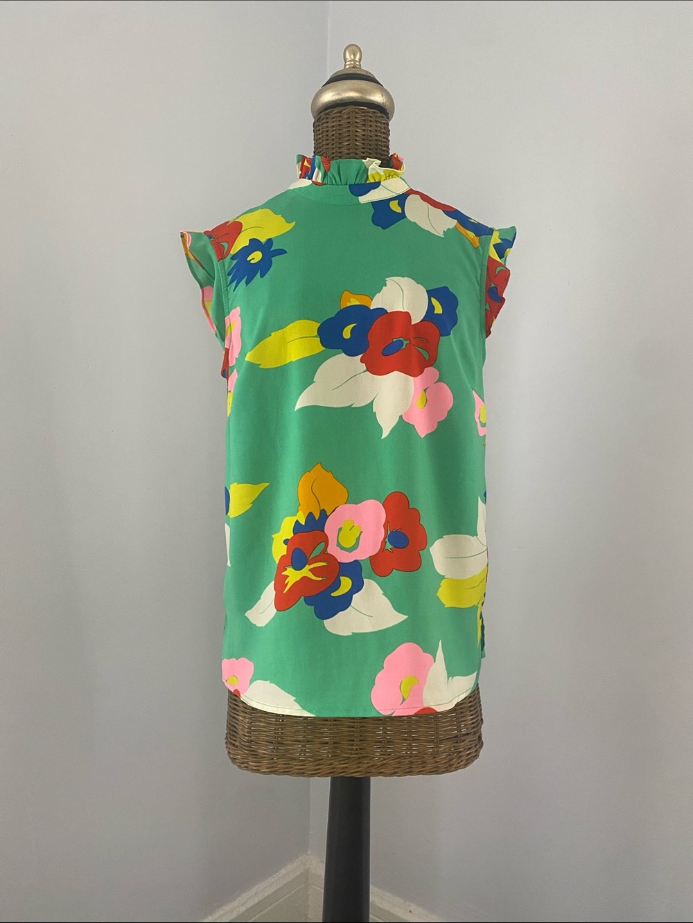 JB by Julie Brown Green Floral Ruffle Cap Sleeve Blouse with Multicolor Blooms